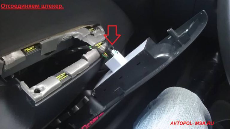 Подробный фото и видео отчет как снять обивку двери на шкоде