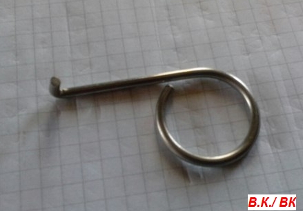 Отвертка, крюк, буксировочный трос, зазор багажника