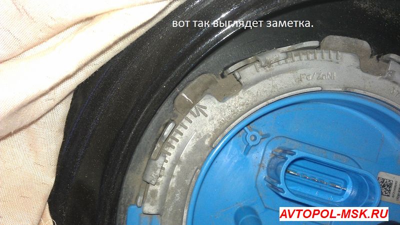Чистим сеточку  в НЕ разборном бензонасосе Шкоды Октавия А5