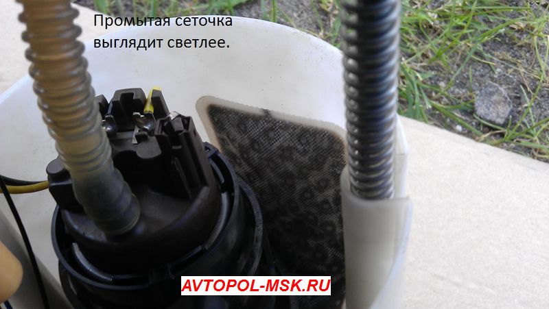 Чистим сеточку  в НЕ разборном бензонасосе Шкоды Октавия А5