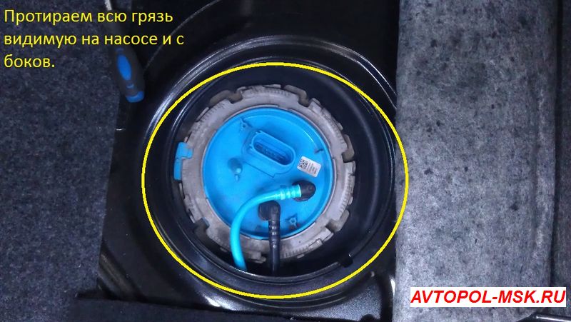 Чистим сеточку  в НЕ разборном бензонасосе Шкоды Октавия А5