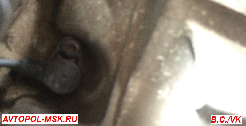 Как поменять датчик коленвала на Шкоде 1.6 и где он находится