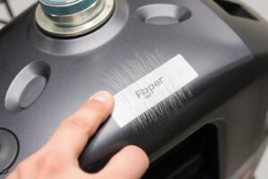Защита зоны бензобака от царапин: простые способы сохранить окрас вокруг лючка