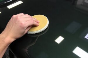 Полировка передней кромки капота: вернуть форму и защитить лак