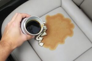 Удаление пятен кофе с сиденья: как быстро спасти обивку без лишних хлопот