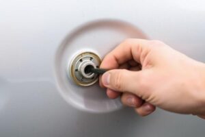 Как защитить крепёжные элементы кузова от коррозии: практическое руководство для владельца и мастера