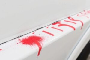 Обработка порогов и арок антигравием: технология и выбор состава для долговечной защиты